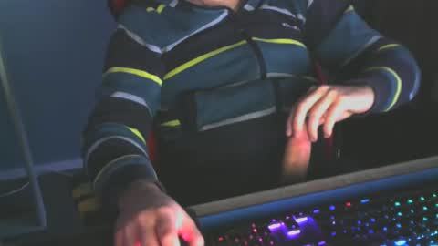 Snapshot of tomin3m chatting on February 28, 5:04 pm tomin3m online show from February 28, 5:04 pm