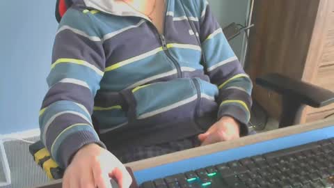 Snapshot of tomin3m chatting on March 2, 8:05 am tomin3m online show from March 2, 8:05 am