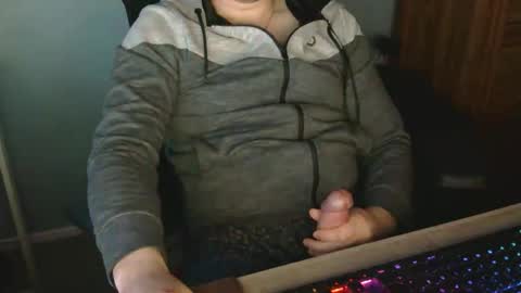 Snapshot of tomin3m chatting on March 26, 6:35 pm tomin3m online show from March 26, 6:35 pm