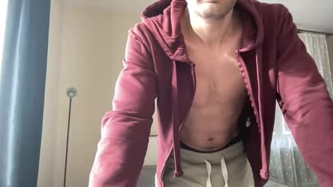 Snapshot of tommi77799 chatting on February 19, 10:22 am tommi77799 online show from February 19, 10:22 am