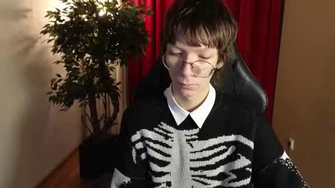 Tommie online show from November 16, 5:24 am