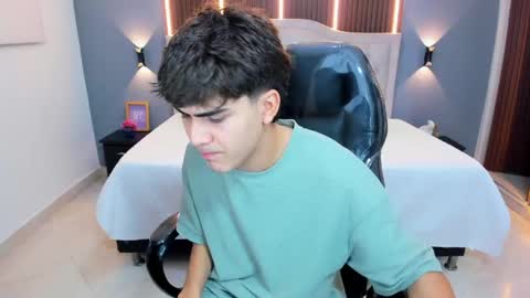 Tommy  online show from April 17, 3:42 am