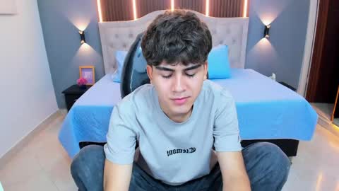 Snapshot of tommy18__ chatting on April 23, 3:52 am Tommy online show from April 23, 3:52 am