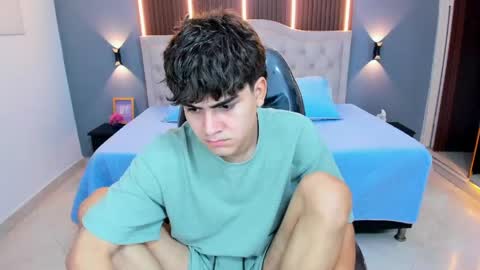 Snapshot of tommy18__ chatting on April 24, 3:53 am Tommy online show from April 24, 3:53 am