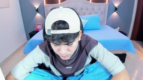 Snapshot of tommy18__ chatting on April 25, 4:37 am Tommy online show from April 25, 4:37 am