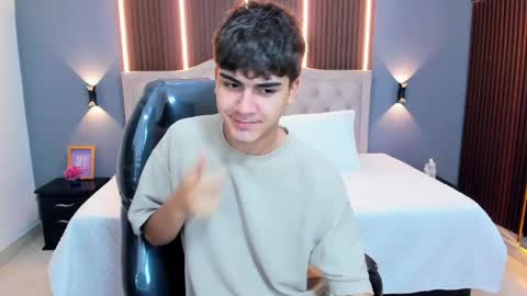 Snapshot of tommy18__ chatting on May 20, 3:24 am Tommy online show from May 20, 3:24 am