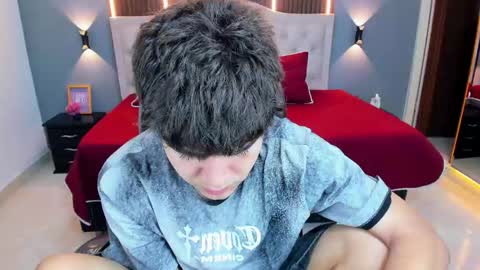 Snapshot of tommy18__ chatting on May 24, 3:33 am Tommy online show from May 24, 3:33 am