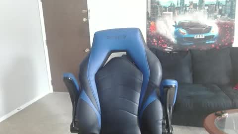 Snapshot of tommystrokes_ chatting on February 3, 6:24 pm Tommy Strokes online show from February 3, 6:24 pm