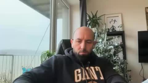 Thomas Fit online show from December 18, 7:58 am