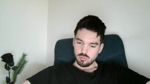 Snapshot of tomylind chatting on April 25, 10:18 am Onlyfans - Tomylind keep you in touch there online show from April 25, 10:18 am