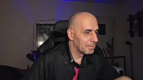 Snapshot of toninspektor chatting on December 2, 12:05 am toninspektor online show from December 2, 12:05 am