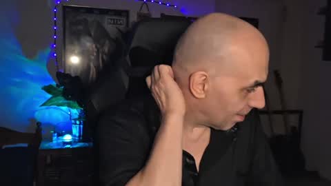 Snapshot of toninspektor chatting on April 3, 8:29 pm toninspektor online show from April 3, 8:29 pm