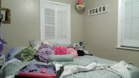 Honeys Snow Bunny online show from June 9, 2:34 am