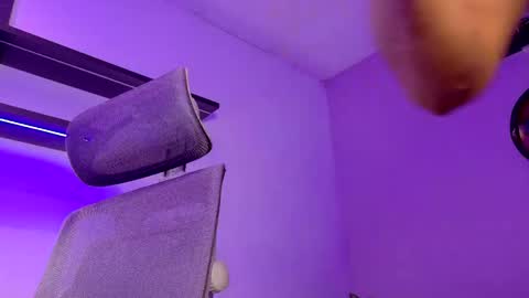 tony muscle1 online show from April 18, 7:07 pm