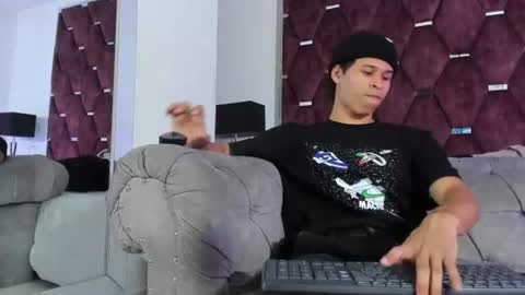 Snapshot of tonybenedetti chatting on July 15, 9:09 pm Tony Benedetti online show from July 15, 9:09 pm