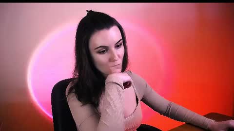 Elizabeth online show from June 9, 5:13 pm