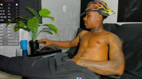 Snapshot of toower_ chatting on July 14, 9:09 pm T O W E R online show from July 14, 9:09 pm