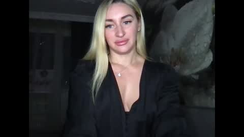 tosyna07555 online show from December 1, 9:48 pm