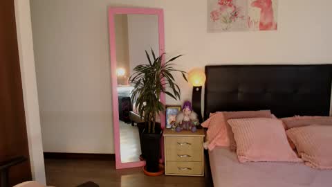 Snapshot of traci_lords20 chatting on December 18, 11:49 am Traci online show from December 18, 11:49 am