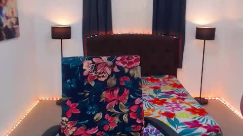 KYLIE BELLA  TS online show from April 7, 9:21 am