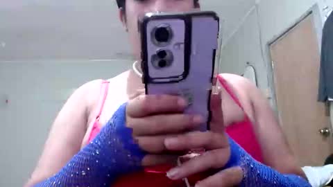 travelergirl online show from May 31, 5:53 pm