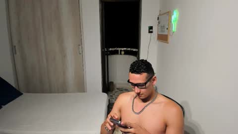 Snapshot of travis_bakerr chatting on February 17, 1:24 am travis bakerr online show from February 17, 1:24 am