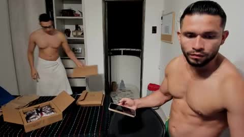 travis bakerr online show from June 1, 12:56 am