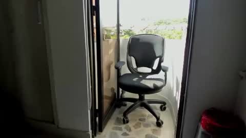 travis bakerr online show from June 28, 2:23 pm