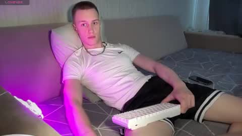 Travis online show from July 5, 7:26 am