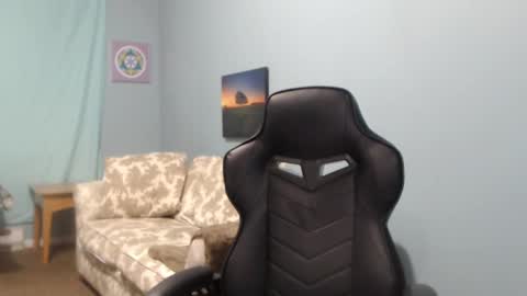 TreeJeanne online show from February 19, 8:22 am