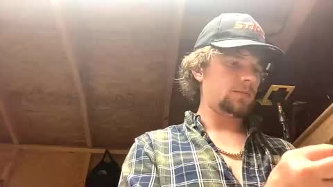 Snapshot of treeman817 chatting on March 9, 1:20 am treeman817 online show from March 9, 1:20 am