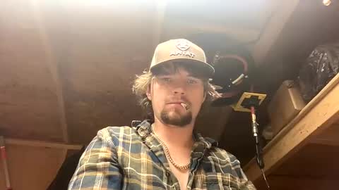 Snapshot of treeman817 chatting on April 7, 4:40 pm treeman817 online show from April 7, 4:40 pm