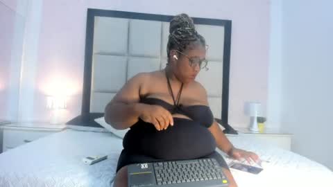 Treisy Vixen big ass online show from July 7, 3:20 am
