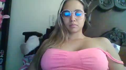 triana_bell online show from February 6, 4:03 pm