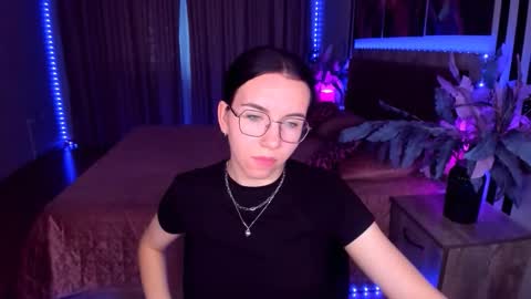 TriciaDaisy online show from May 23, 6:07 am