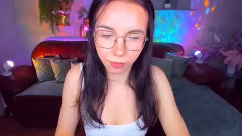 TriciaDaisy online show from June 18, 2:43 pm