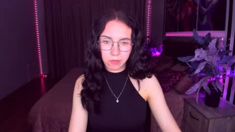 TriciaDaisy online show from June 19, 3:27 pm