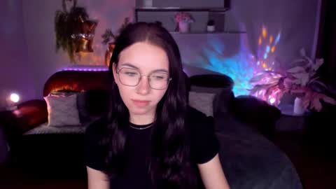 TriciaDaisy online show from June 29, 9:59 am