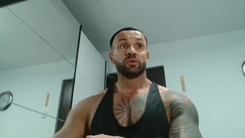 Snapshot of tridentmuscles chatting on May 6, 10:20 am tridentmuscles online show from May 6, 10:20 am