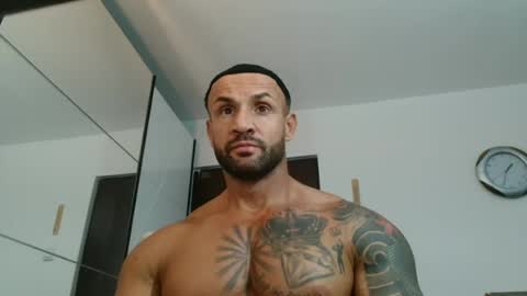 Snapshot of tridentmuscles chatting on June 1, 10:33 pm tridentmuscles online show from June 1, 10:33 pm