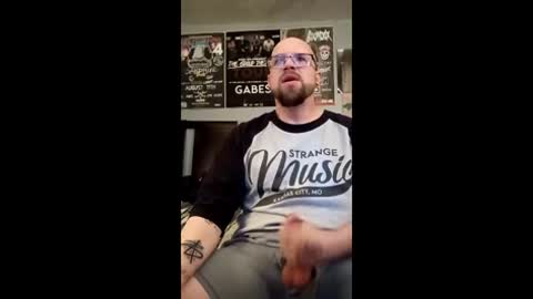 Snapshot of triller402 chatting on March 7, 11:35 pm triller402 online show from March 7, 11:35 pm