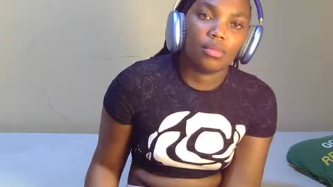 Snapshot of trina_z chatting on July 4, 6:58 pm trina_z online show from July 4, 6:58 pm