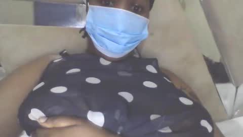 Snapshot of trinahluicy chatting on April 10, 10:25 pm trinahluicy online show from April 10, 10:25 pm