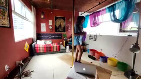 trinibaddie_areyoumydaddy online show from June 17, 8:21 pm