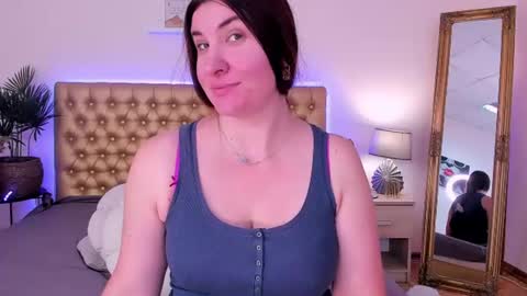 Mia online show from July 21, 5:10 am