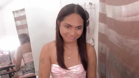 Snapshot of trixie_fuck69 chatting on May 1, 5:01 am Trixie Love online show from May 1, 5:01 am