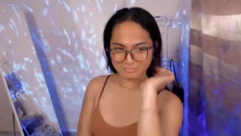Snapshot of trixie_fuck69 chatting on May 5, 12:02 pm Trixie Love online show from May 5, 12:02 pm