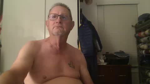 Snapshot of troffer1020 chatting on November 11, 1:49 am Troffer online show from November 11, 1:49 am