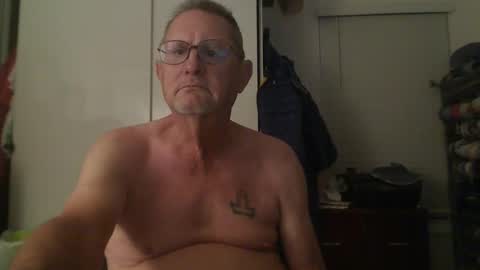 Snapshot of troffer1020 chatting on November 12, 11:25 pm Troffer online show from November 12, 11:25 pm