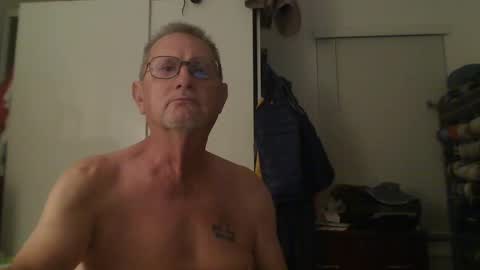 Snapshot of troffer1020 chatting on November 19, 1:38 am Troffer online show from November 19, 1:38 am